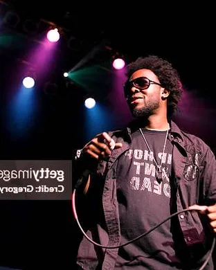 Dwele